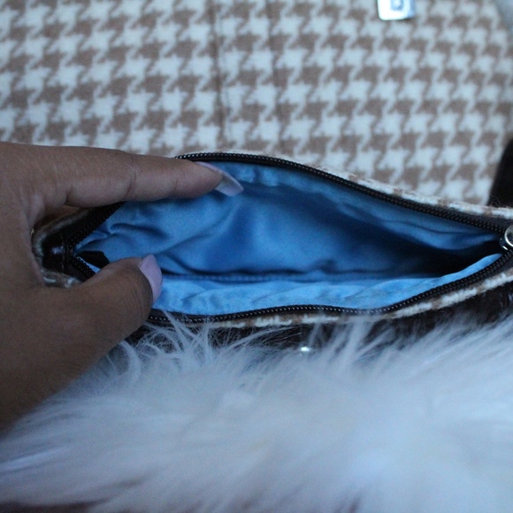 Coach - Picture 4 of 6